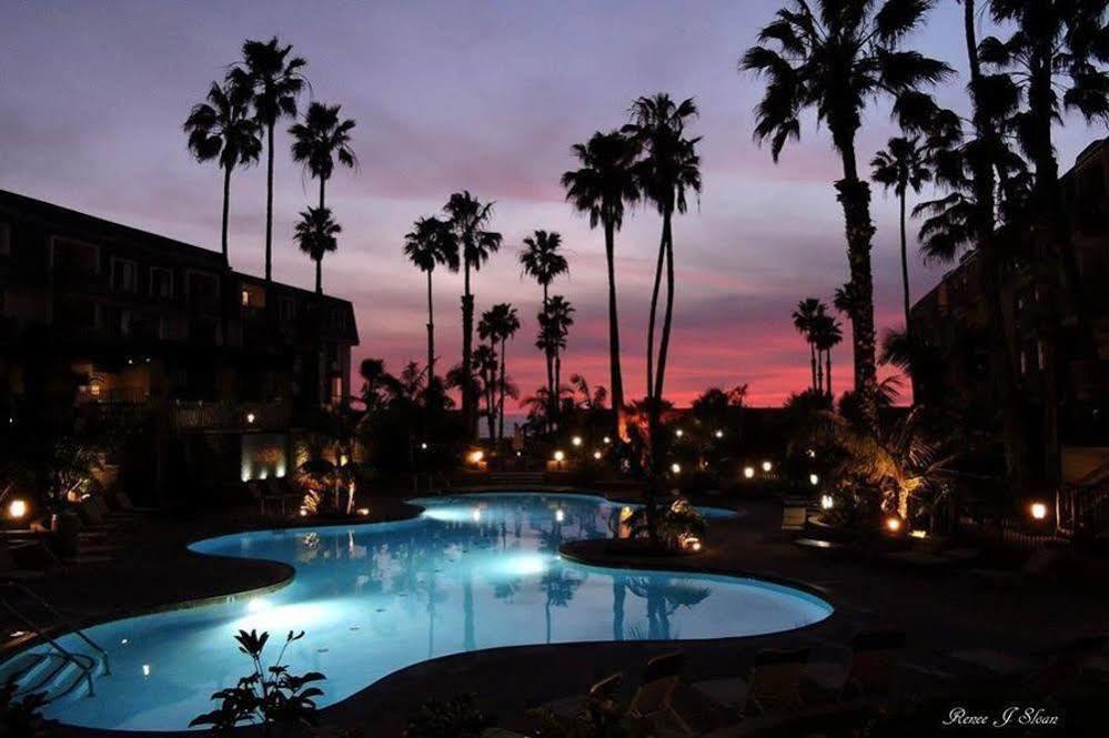 Sunset Getaway Hotel Oceanside Exterior photo